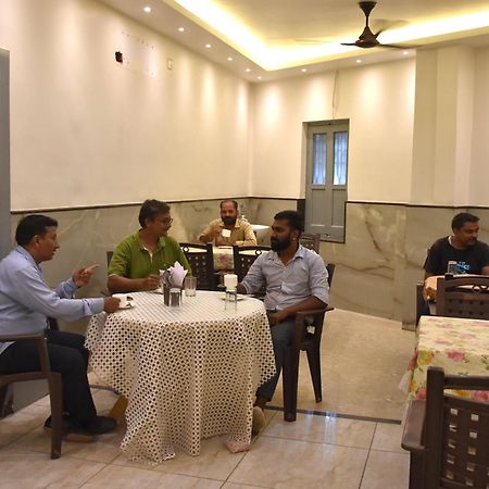 Hotel R B International Varanasi Esterno foto