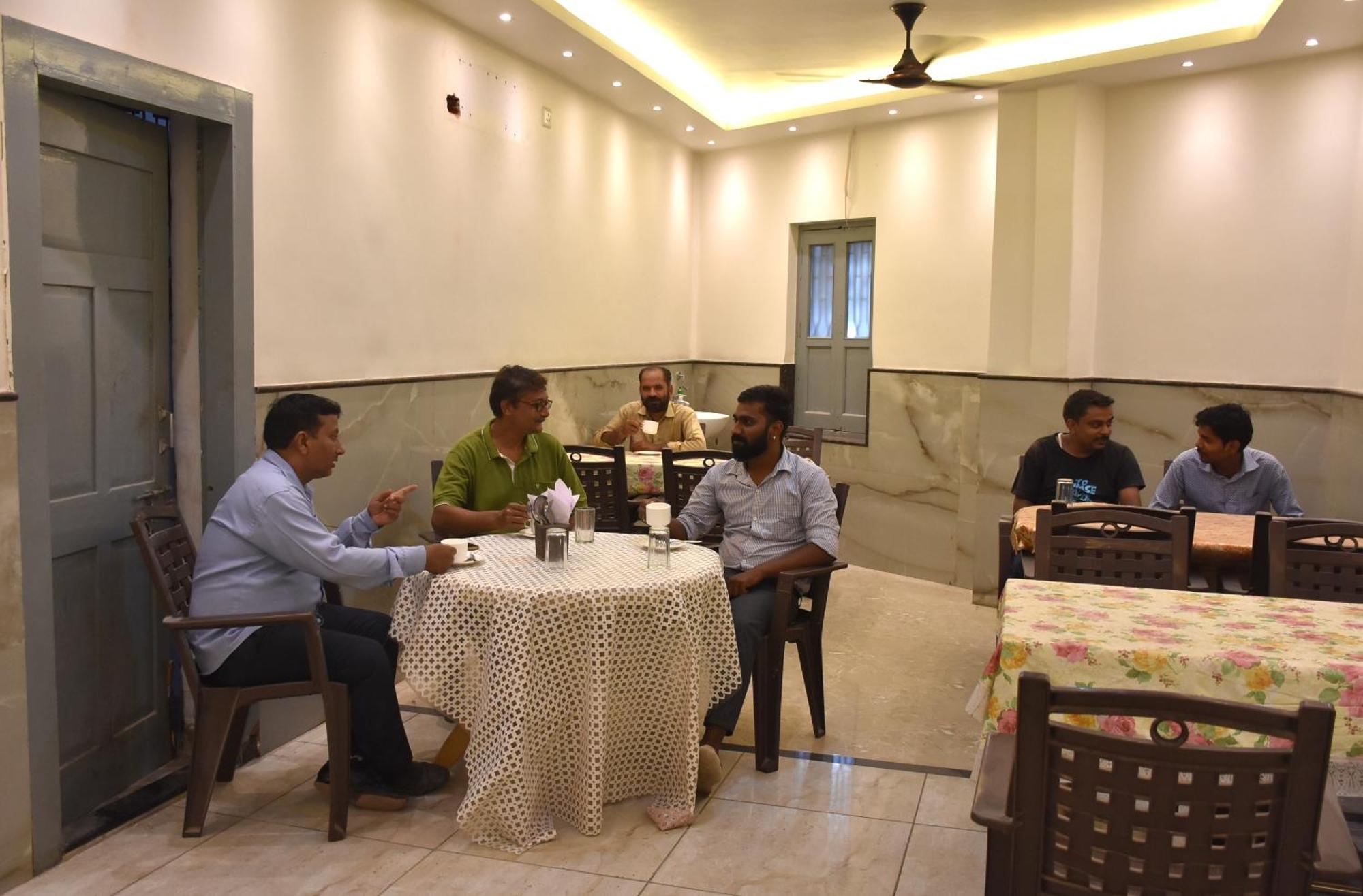 Hotel R B International Varanasi Esterno foto