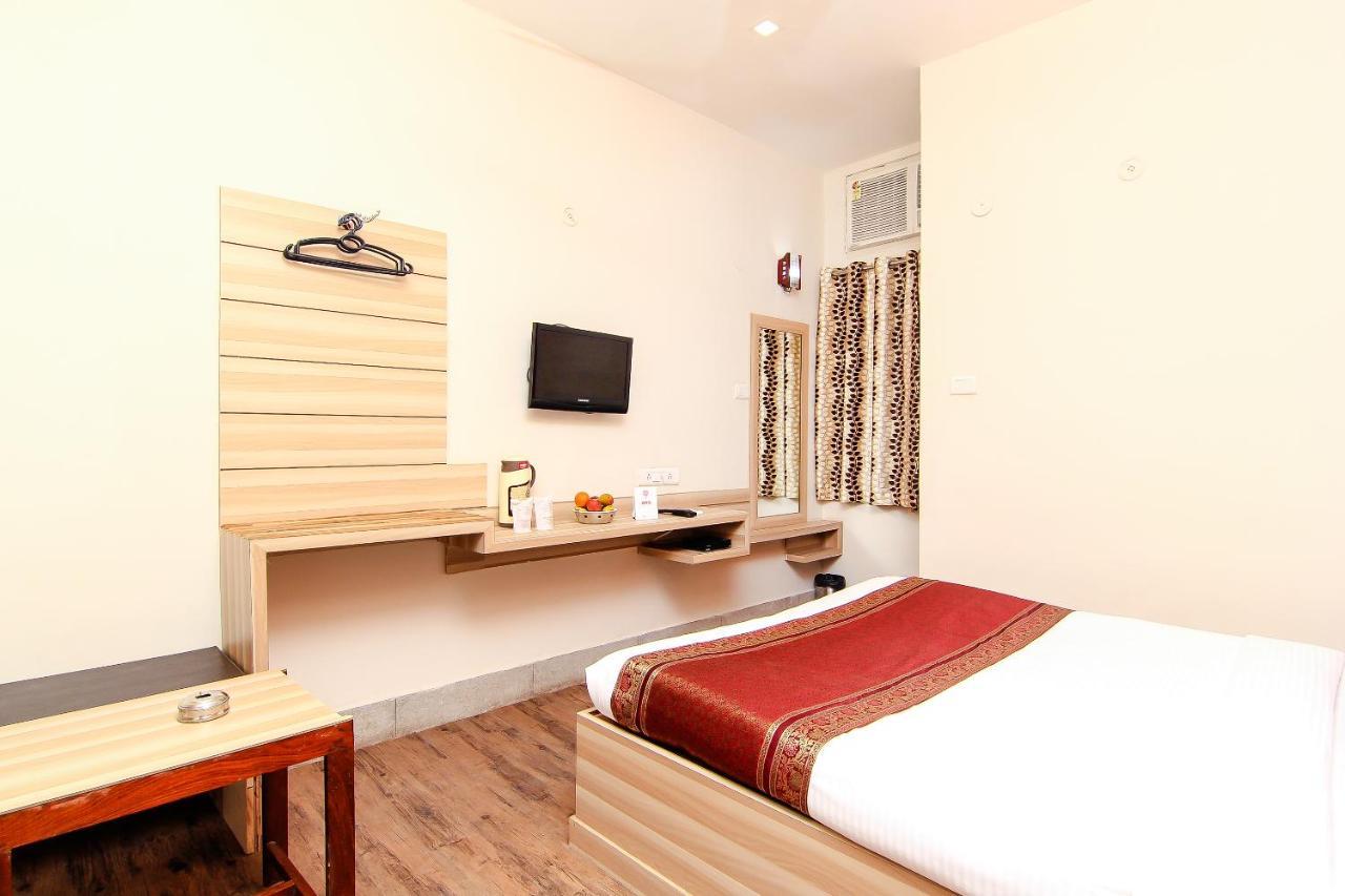 Hotel R B International Varanasi Esterno foto