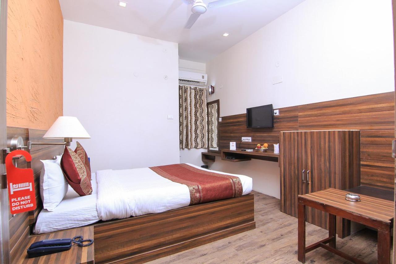 Hotel R B International Varanasi Esterno foto