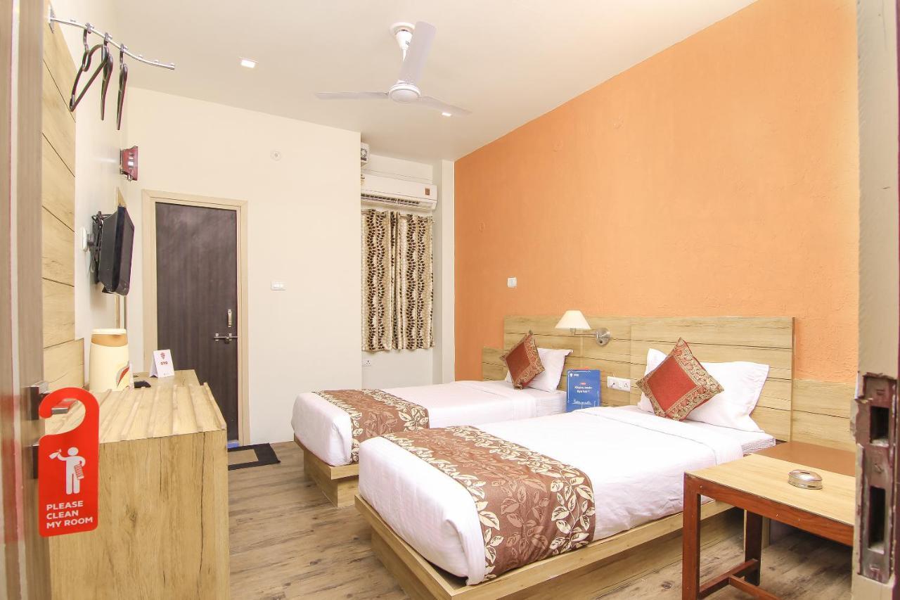 Hotel R B International Varanasi Esterno foto
