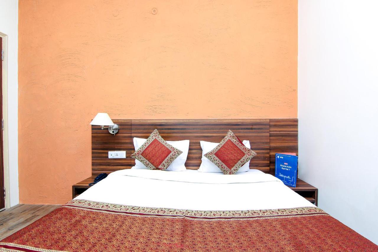 Hotel R B International Varanasi Esterno foto