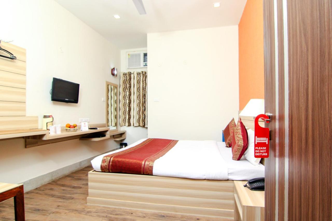Hotel R B International Varanasi Esterno foto
