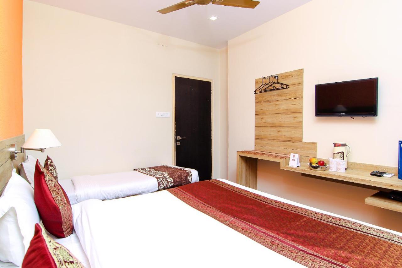 Hotel R B International Varanasi Esterno foto