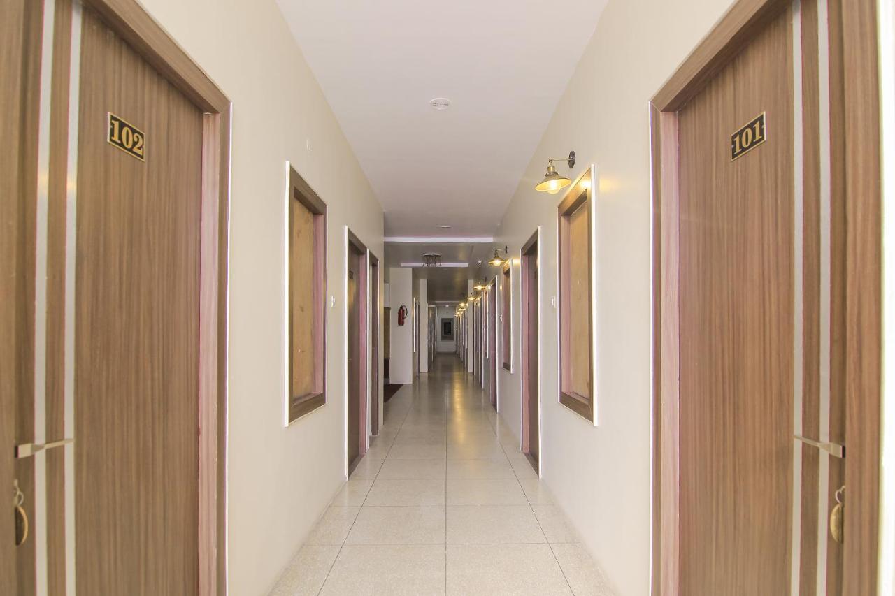 Hotel R B International Varanasi Esterno foto