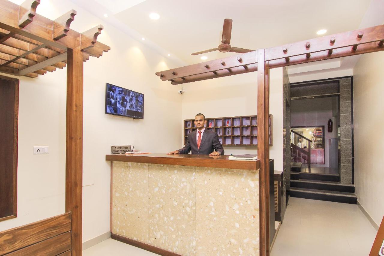 Hotel R B International Varanasi Esterno foto